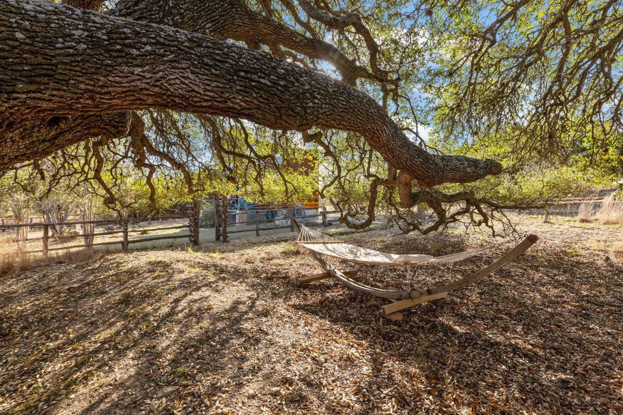 Mighty Oak Log Cabin Fredericksburg Bagian luar foto
