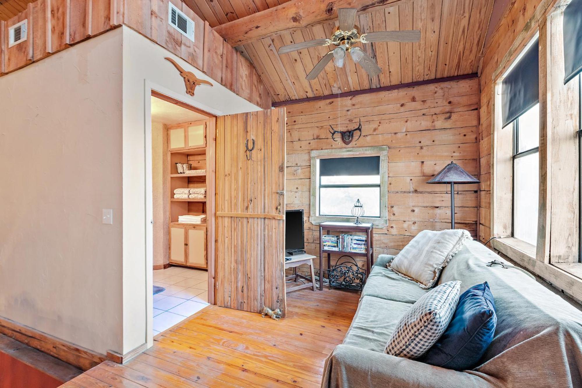 Mighty Oak Log Cabin Fredericksburg Bagian luar foto